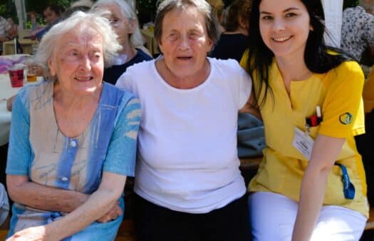 Zahradní slavnost SeniorCentra Chrudim ve stylu 70. let